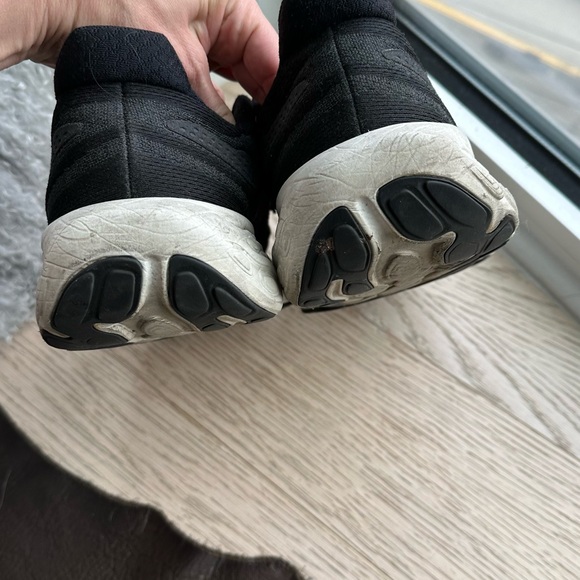 New Balance Black Athletic Shoes Mesh Upper Cushioned Sole - Picture 3 of 5